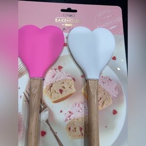 Set of heart shaped silicones spatulas